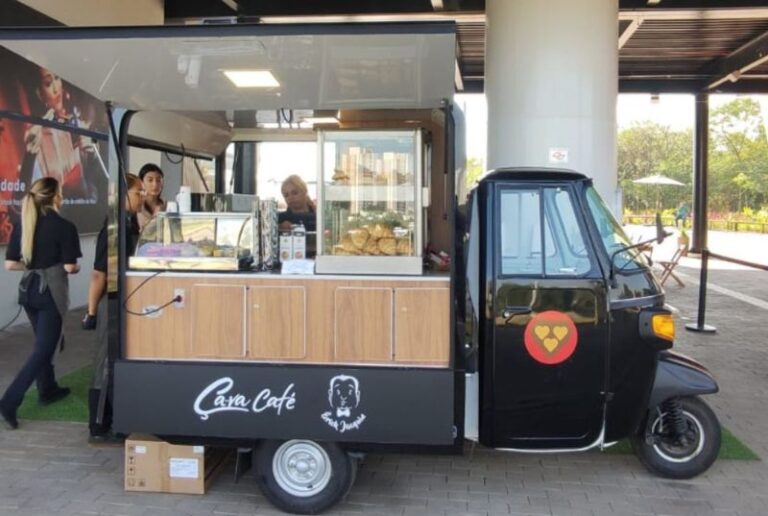 Tuk Tuk Piaggio Customizado Café 3 Corações