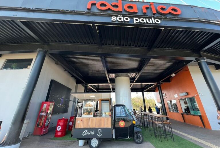 Tuk Tuk Piaggio Customizado Café 3 Corações