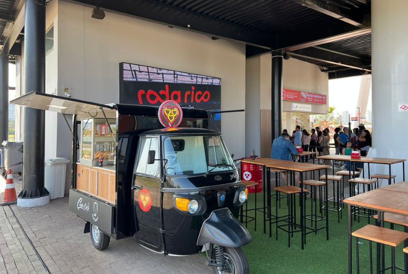 Tuk Tuk Piaggio Customizado Café 3 Corações